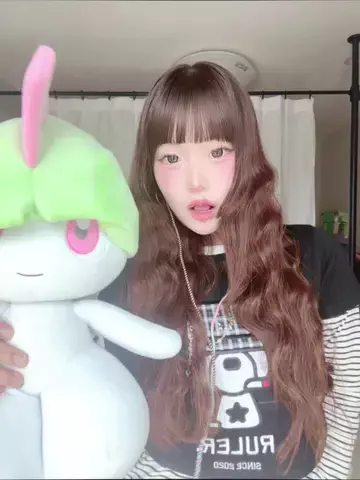 ワコのTikTok PR投稿：Tshirts:@centimeter_store00 髪フィルターで茶色くしてみた> ̫ <#…