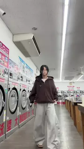 さかまねですのTikTok投稿