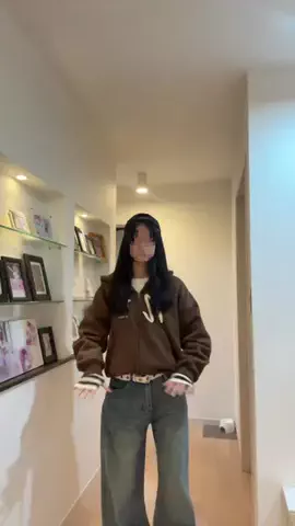 さかまねですのTikTok投稿