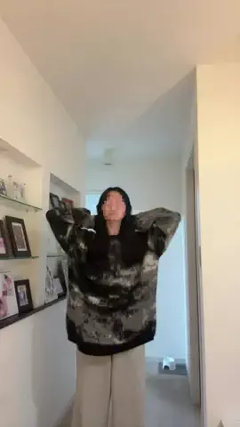 さかまねですのTikTok投稿