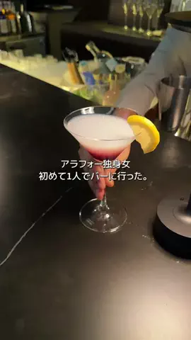 美術館で現実逃避するOLのTikTok投稿
