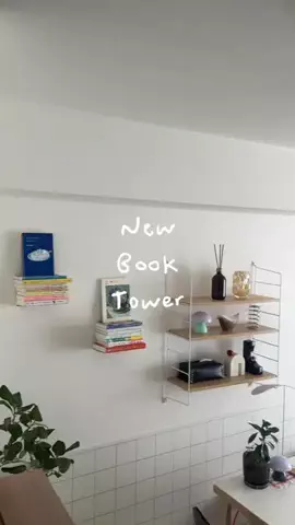 itoのTikTok PR投稿：見えない本棚を取り付けてみました🛠️ Instagramで見かけ…