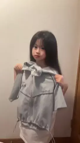 鈴木碧唯（あお）のTikTok PR投稿：着こなしコーデ4選✨ パイピングパーカーをベースにやっ…