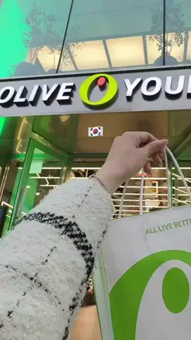ゆうかち🇯🇵🇰🇷のTikTok PR投稿：良い香りで髪つやつやになる パフュームヘアオイル✨️ …