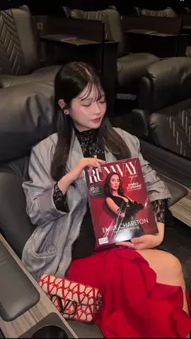 景井 ひなのTikTok PR投稿：『プラダを着た悪魔２』👠♥️ 私もミランダのように自…