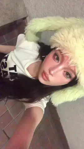 meiのTikTok PR投稿：@𝐑𝐄𝐒𝐀𝐘 𝐨𝐟𝐟𝐢𝐜𝐢𝐚𝐥 の新色✅ 暗くて…